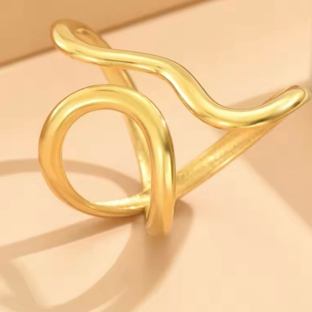 Gold Wave Ring - Picture 2 of 2